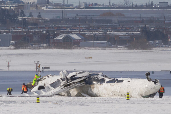 Delta CEO Says Flight Crew on Toronto Plane That Crashed Was Experienced