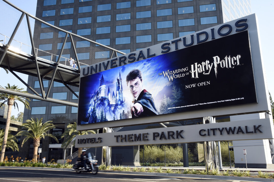 Warning to Americans: Measles Threat at Universal Studios Hollywood!