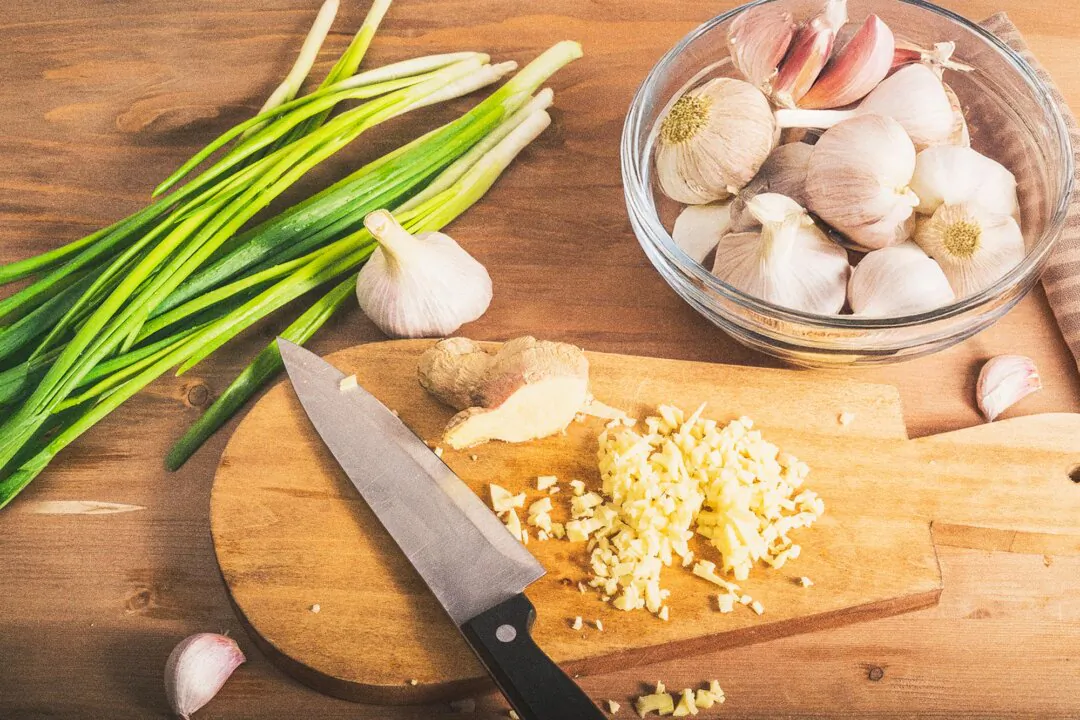 Green onions, ginger, and garlic are widely recognized for their potential in cancer prevention. (Ostranitsa Stanislav/Shutterstock)