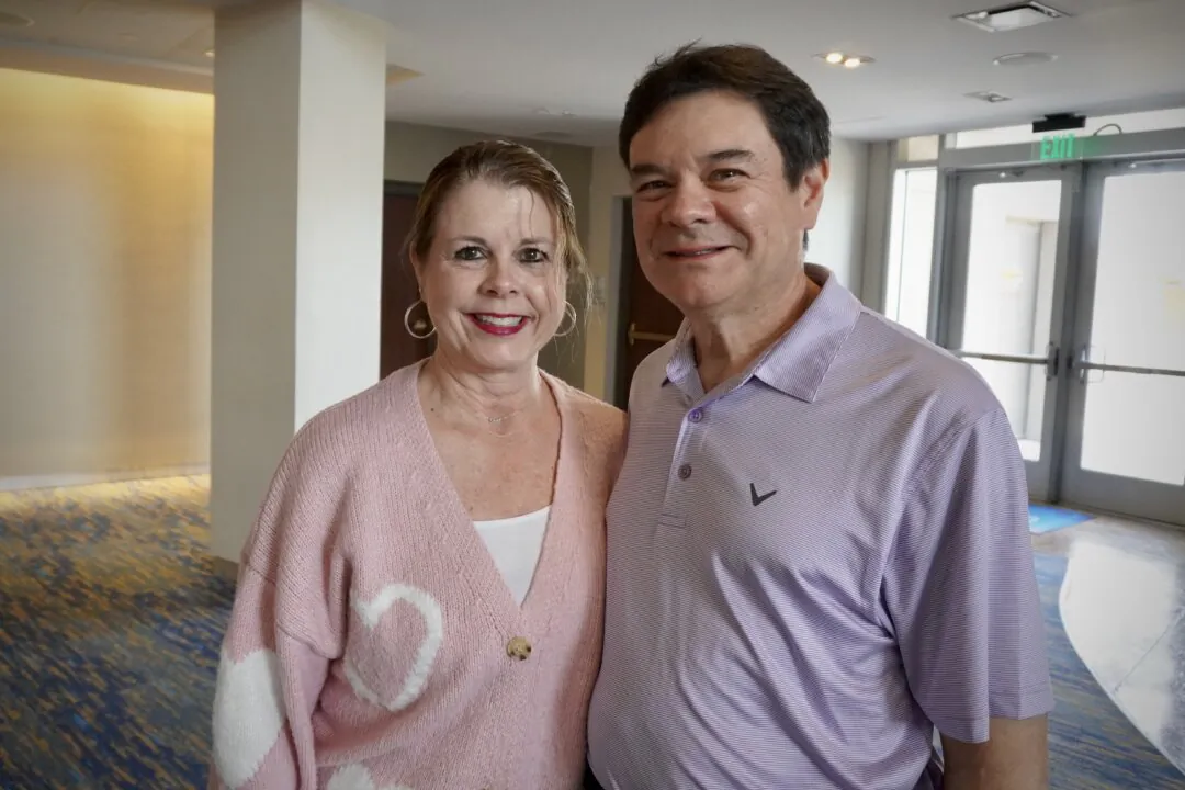Kimberly and Thomas Hopkins enjoy Shen Yun Performing Arts at the McAllen Performing Arts Center in McAllen, Texas, on March 2, 2025. (Sonia Wu/The Epoch Times)
