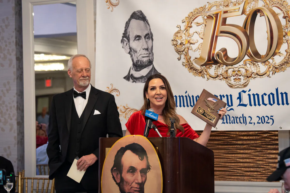 Sara Carter receives the Investigative Journalist of the Year Award at the Queens Village Republican Club’s 150th Anniversary Lincoln Dinner in New York on March 2, 2025. (Samira Bouaou/The Epoch Times)