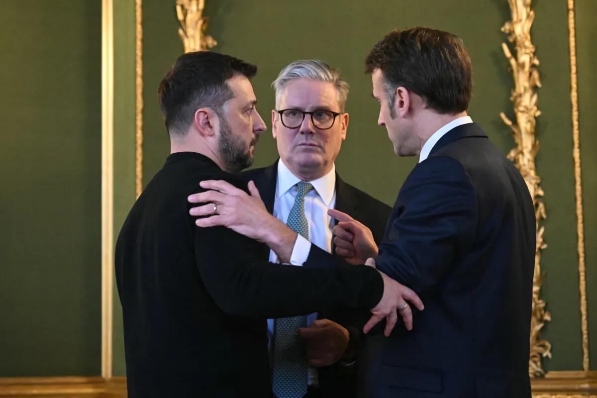 Ukraine's President Volodymyr Zelensky, Prime Minister Sir Keir Starmer and France's President Emmanuel Macron hold a meeting during a Leaders' Summit on the situation in Ukraine at Lancaster House, London on March 2, 2025. (Justin Tallis/PA)