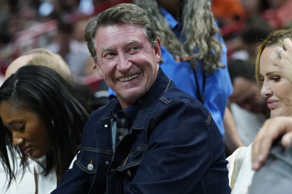 Hostility Toward Gretzky Is Both Undeserved and Embarrassing