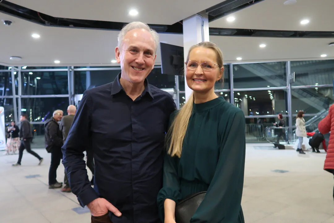 Ryszard Jedrzejewski and Audrey Thompson enjoyed Shen Yun's evening performance at the SEC Armadillo on March 1, 2025. (Jenna Zhan/The Epoch Times)