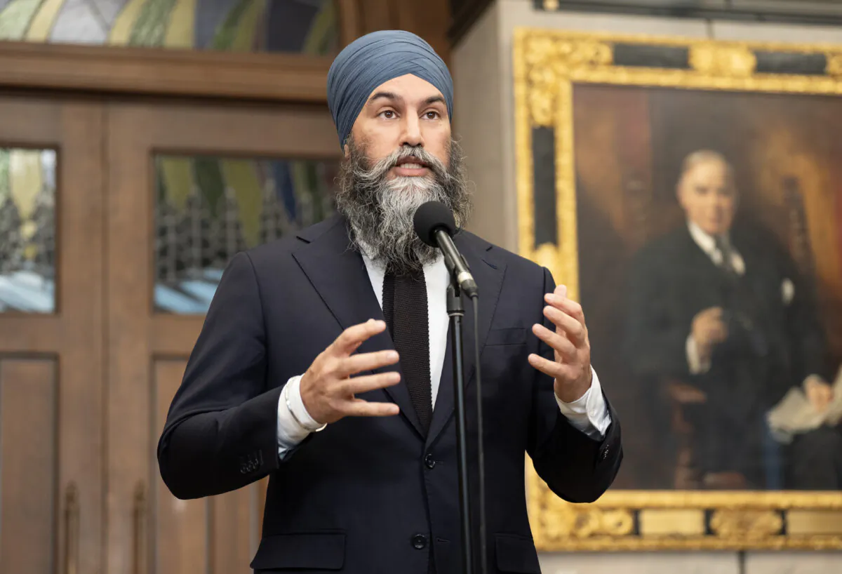 New Democratic Party Leader Jagmeet Singh speaks with reporters in the foyer of the House of Commons, in Ottawa, on March 4, 2025. (The Canadian Press/Adrian Wyld)