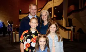 Family See ‘Love and Kindness Prevail Over Darkness’ in Shen Yun