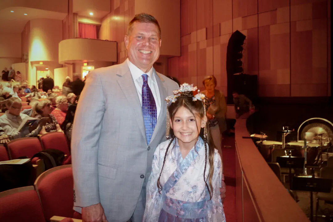 Greg and Rosie Crabtree enjoyed Shen Yun Performing Arts at Symphony Hall in Phoenix, Arizona, on March 8, 2025. (Yeawen Hung/The Epoch Times)