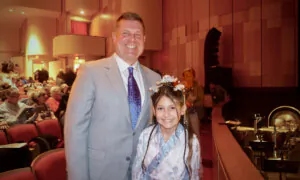 Fun, Educational, and Enlightening: Father-Daughter Duo See Shen Yun Every Year