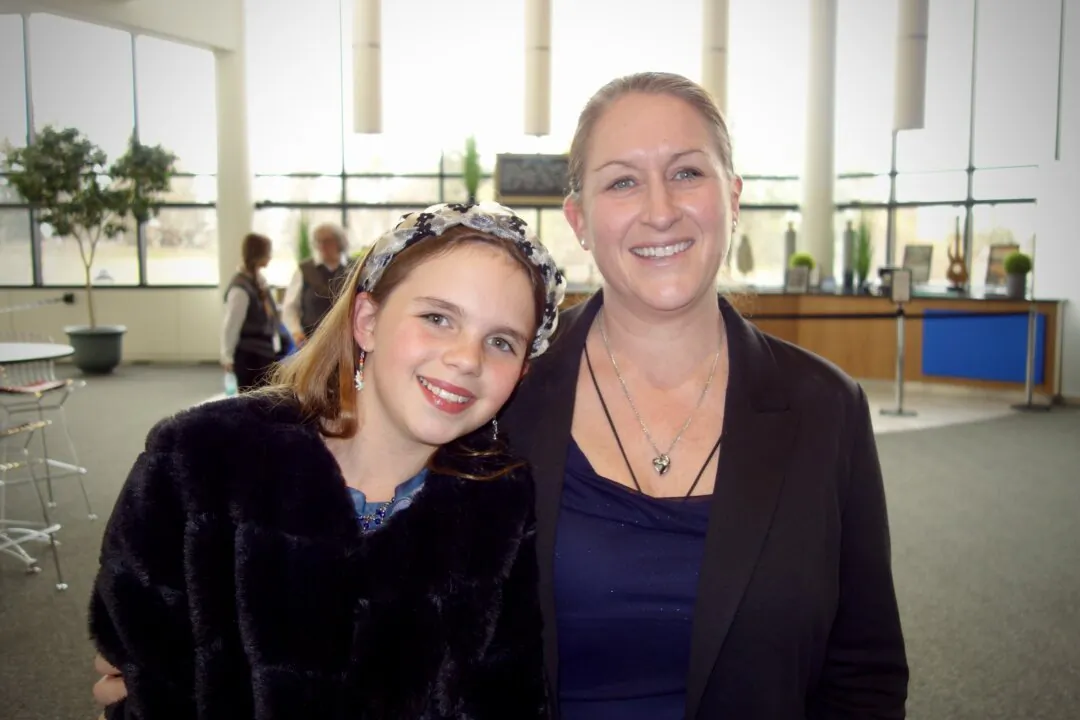 Kristy Hickman and her daughter, Genevieve, at the Shen Yun Performing Arts performance at First Interstate Center for the Arts on March 9, 2025. (Lily Yu/The Epoch Times)