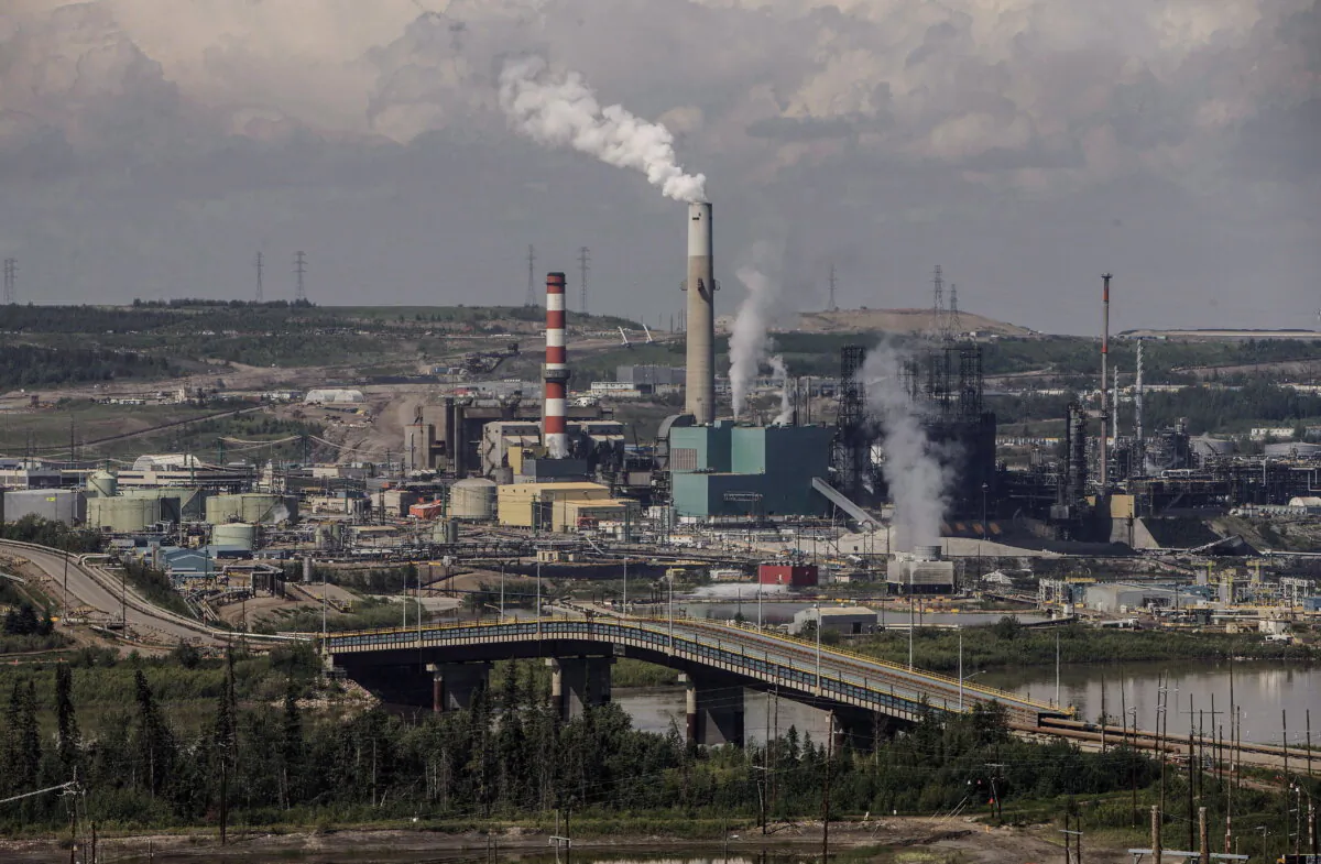 An oilsands upgrader plant in Fort McMurray Alta., in a file photo. (The Canadian Press/Jason Franson) 