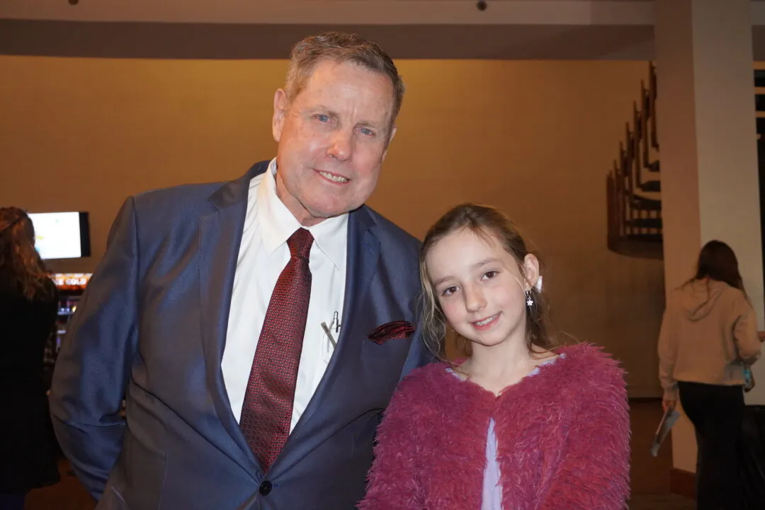 Vincent Moore and his granddaughter at the Shen Yun Performing Arts performance at Johnny Mercer Theatre at Savannah Civic Center on March 11, 2025. (Sally Sun/The Epoch Times)