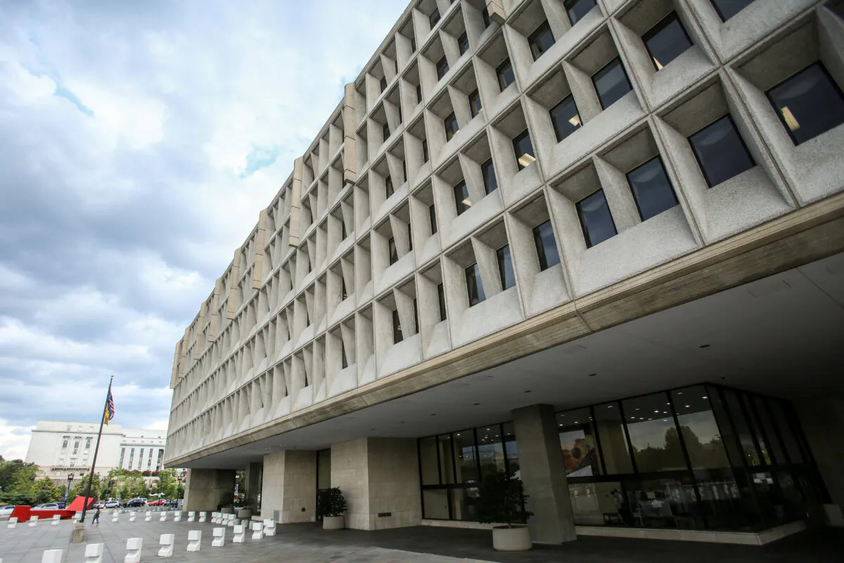 The Department of Health and Human Services building in Washington on Aug. 14, 2018. (Samira Bouaou/The Epoch Times)