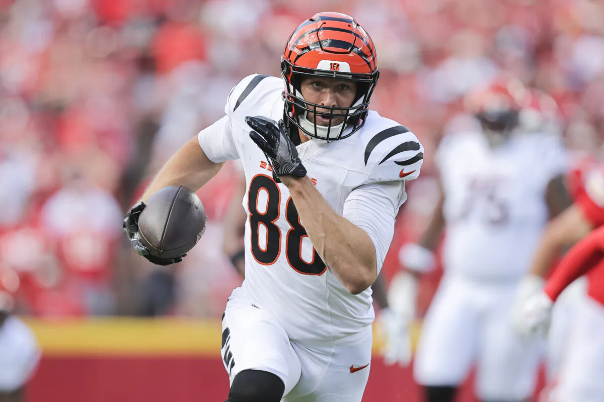 Mike Gesicki #88 of the Cincinnati Bengals runs with the ball against the Kansas City Chiefs during the first quarter at GEHA Field at Arrowhead Stadium in Kansas City, Mo., on Sept. 15, 2024. (David Eulitt/Getty Images)