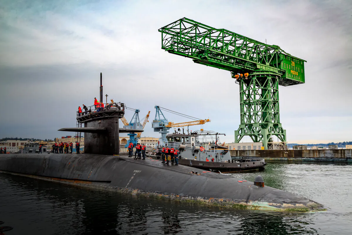 The guided-missile submarine USS Ohio arrives at Naval Base Kitsap-Bremerton to begin a major maintenance period at Puget Sound Naval Shipyard and Intermediate Maintenance Facility in Bremerton, Wash., on April 4, 2017. (Jeremy Moore/Released/U.S. Navy)