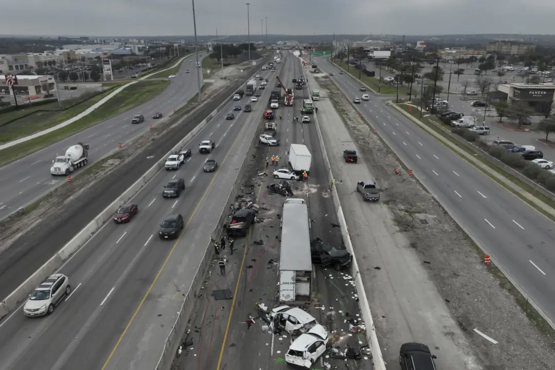 5 people killed in 17 car collision in texas the epoch times