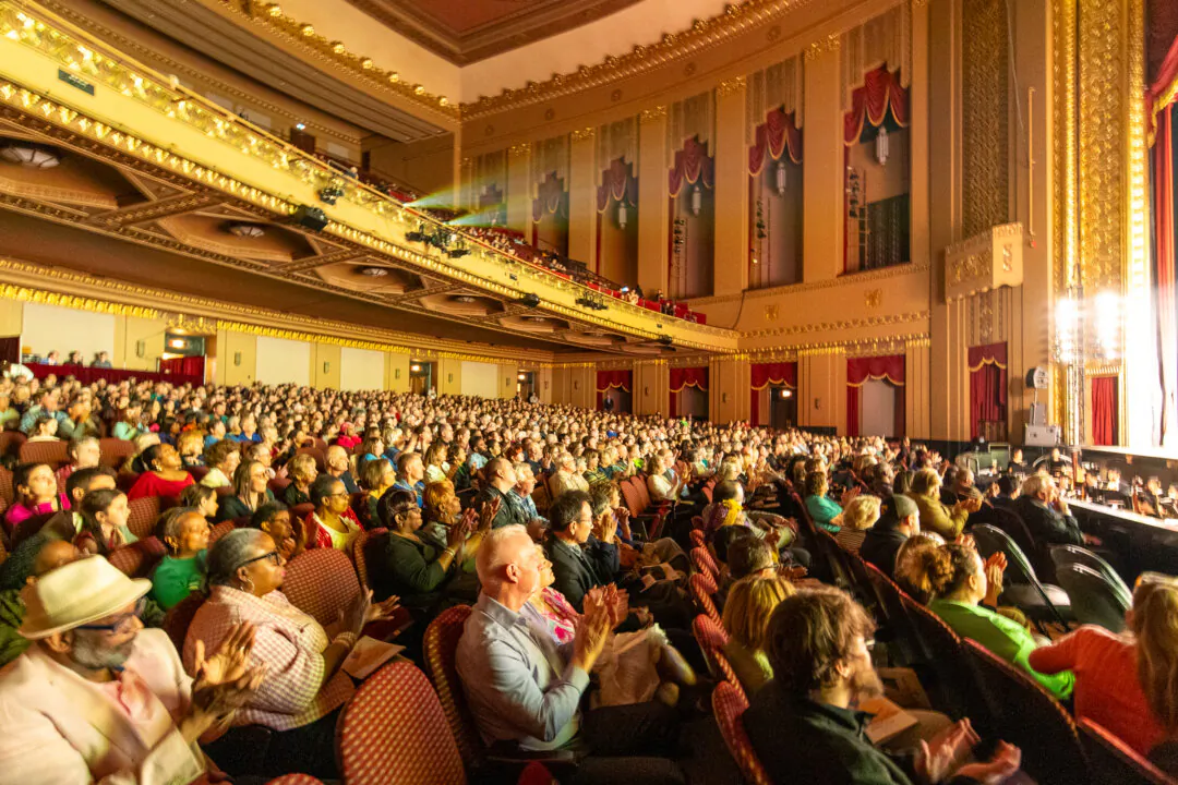Shen Yun Performing Arts curtain all at the Stifel Theatre in St. Louis, Missouri, on March 15, 2025. (Hu Chen/The Epoch Times)
