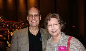 Shen Yun Received Warmly by World-Savvy Theatergoers, Veteran in Iowa