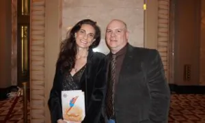 Shen Yun Shows ‘Positivity and Kindness,’ Says Art Teacher