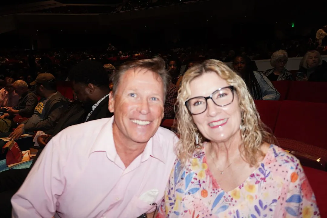 Jay Ramey and Connie Lee enjoyed Shen Yun at BJCC Concert Hall in Birmingham, Alabama, on March 16, 2025. (Sonia Wu/The Epoch Times)