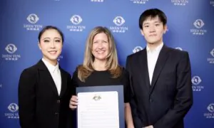 ‘A Sight to Behold,’ City Councilmember Presents Proclamation to Shen Yun