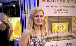 An Alluring Depth of Colour: Film Producer Praises Shen Yun’s Aesthetic