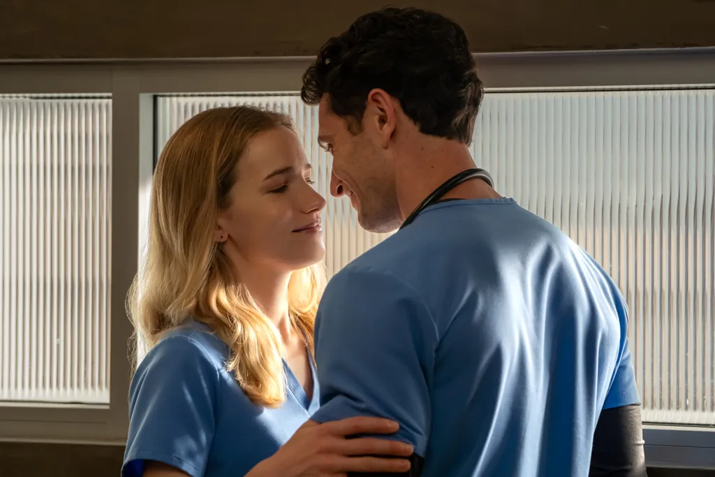 Danny (Willa Fitzgerald) and Phillips (Colin Woodell), in "Pulse." (Jeff Neumann/Netflix )