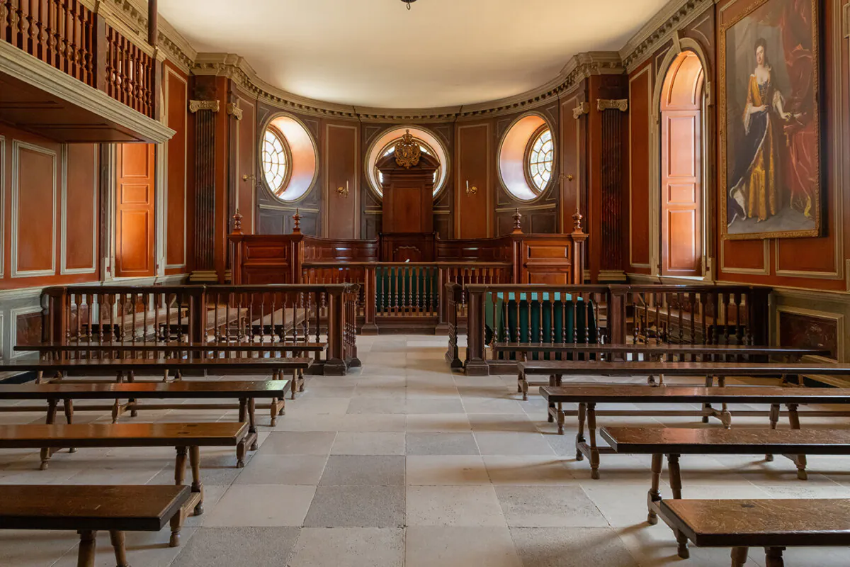 A reconstructed chamber of the House of Burgesses in Williamsburg, Va. From 1619 to 1776, The House of Burgesses was the lower house of the Virginia General Assembly and played an important role in pre-Revolutionary Virginia politics. (Photo_Time/Shutterstock)