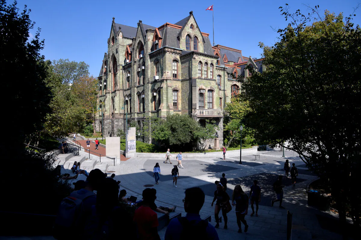 Students walk between classes in front of College Hall on the campus of the University of Pennsylvania in Philadelphia on Sept. 25, 2017. (Charles Mostoller/Reuters)