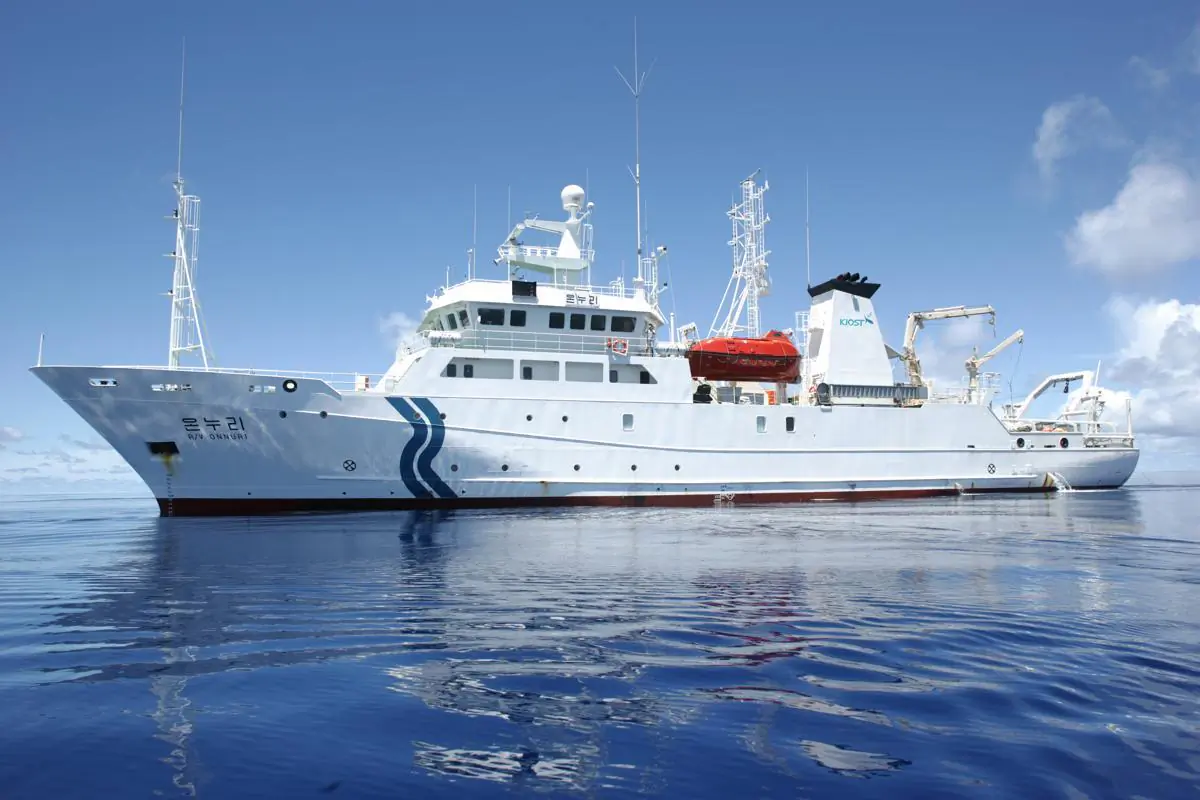 The Onnuri, a 1,422-ton marine research vessel operated by the South Korean Ministry of Oceans and Fisheries. (Courtesy of the Korea Institute of Ocean Science and Technology)