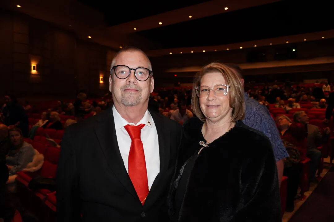Derek and Sherry Wagner enjoyed Shen Yun's evening performance at the Fort Smith Convention Center on March 19, 2025. (Sonia Wu/The Epoch Times)