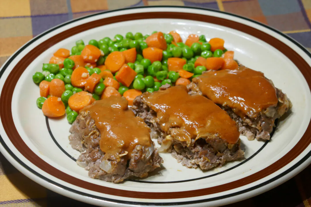 Meatloaf With Garlic Carrots and Peas