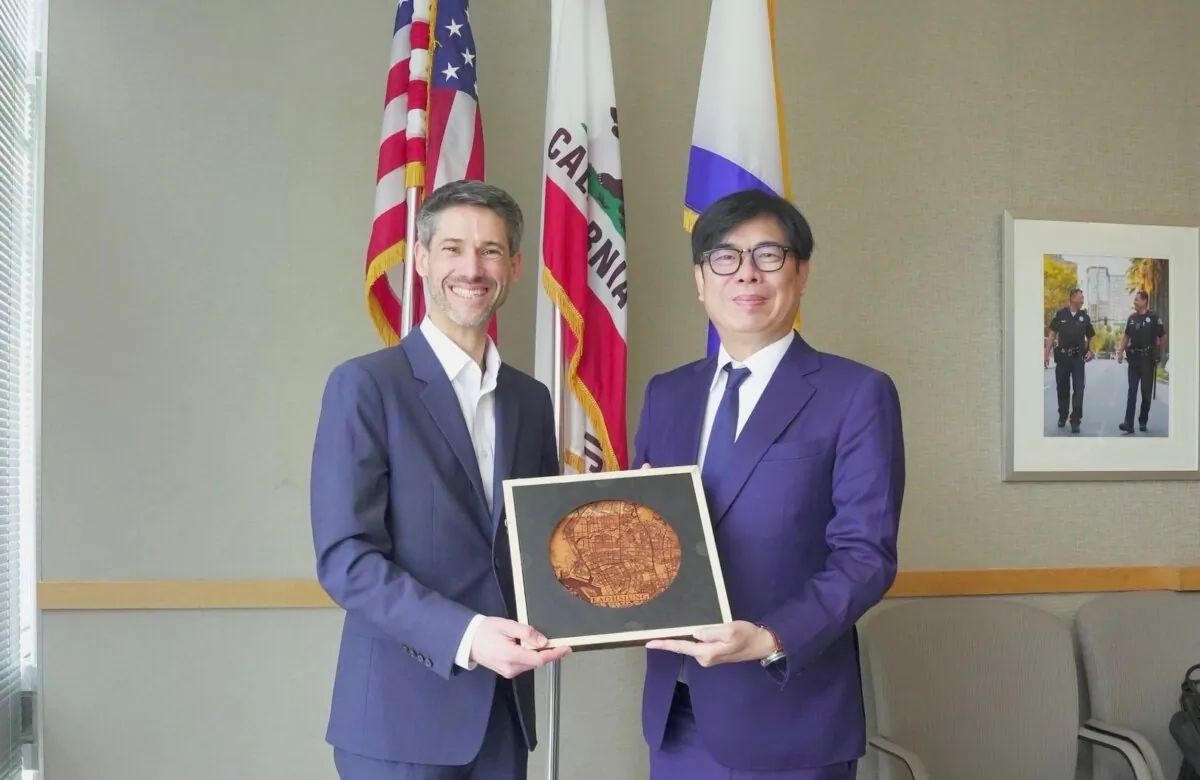 Kaohsiung Mayor Chen Chi-mai (R) meets with San Jose Mayor Matt Mahan (L) at San Jose City Hall on March 20, 2025. (Courtesy of Taiwan Economic and Cultural Office in San Francisco)