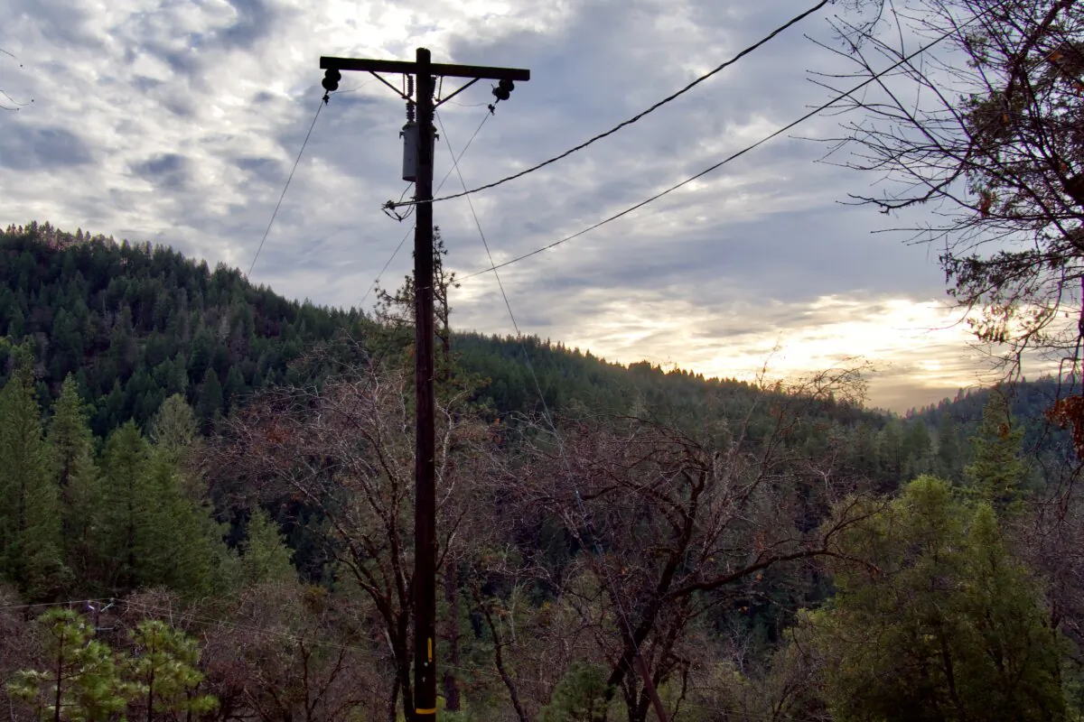 PG&E transmission lines cross through mountain terrain in Mendocino County in Northern California. (Travis Gillmore/The Epoch Times)