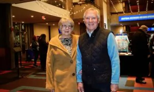 Shen Yun Is an Extremely High-Quality Entertainment With a Moral Message, Says Retired Company VP
