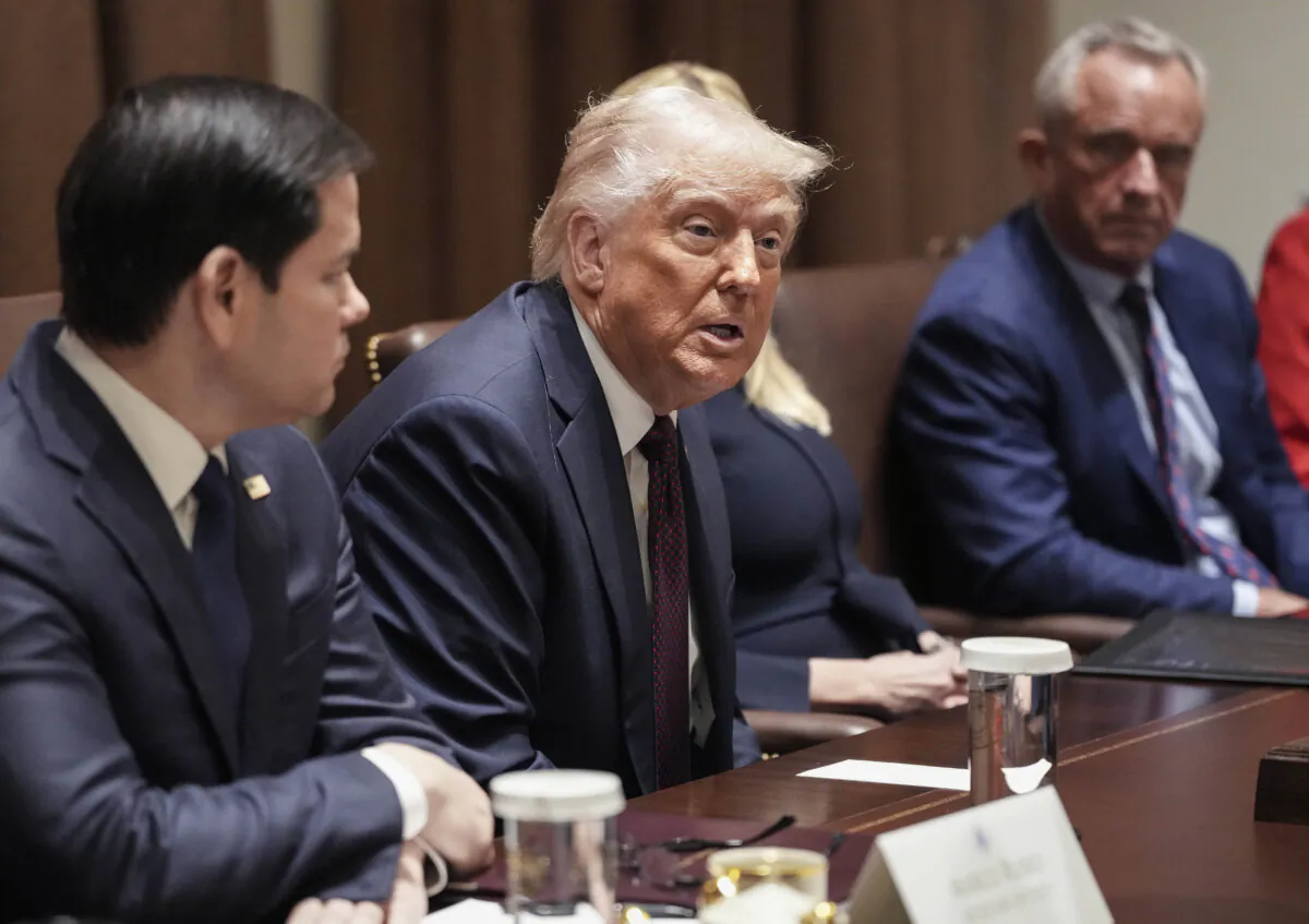 President Donald Trump (C) delivers remarks alongside Secretary of State Marco Rubio (L) and Health and Human Services Secretary Robert F. Kennedy Jr. during a Cabinet meeting at the White House on March 24, 2025. (Win McNamee/Getty Images)