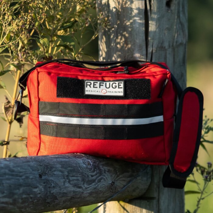 (Red Adventure Kit. - Refuge Medical)
