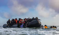 Day in Photos: Migrants in the English Channel, Fishermen’s Protest in Chile, and Blooming Magnolias in Austria