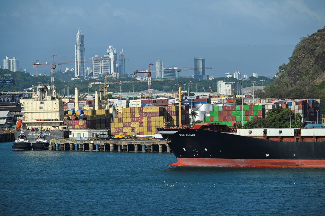 CK Hutchison to Invite Chinese Investor to Join Global Port Deal