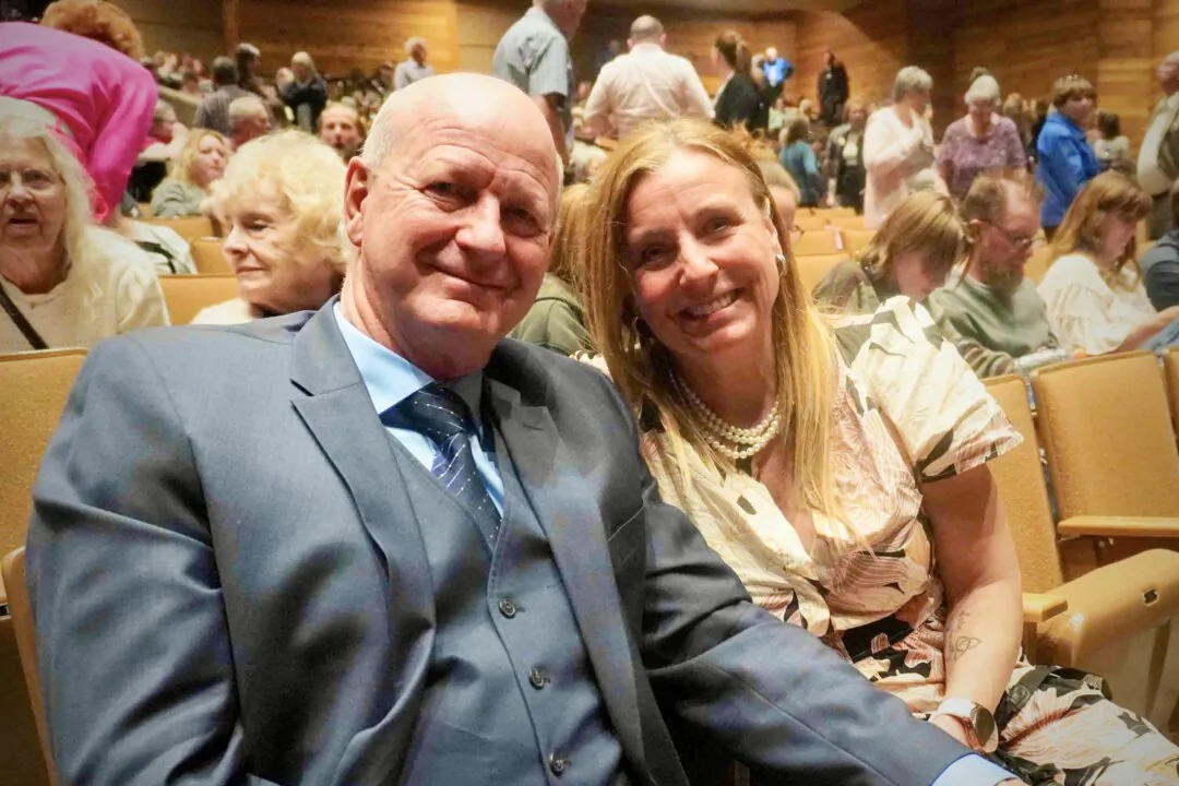 Rod Sehmidt and Cynthia Porter enjoyed Shen Yun's evening performance at the Cheyenne Civic Center on March 26, 2025. (Mary Mann/The Epoch Times)