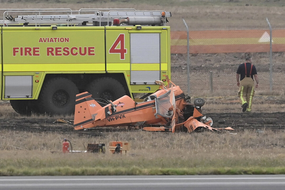 Pilot Crashing ‘Stunned’: Pilot Fighting for Life After Air Show Crash | The Epoch Times