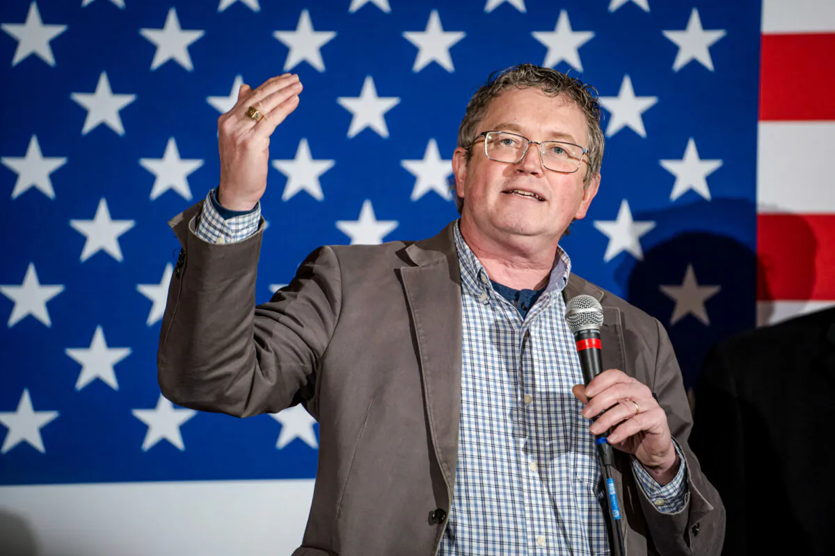 Rep. Thomas Massie (R-Ky.) speaks during a campaign event with Republican presidential candidate Florida Gov. Ron DeSantis in Cedar Rapids, Iowa, on Jan. 14, 2024. (Madalina Vasiliu/The Epoch Times)