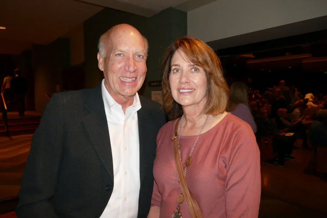 Richard O’Brien and Jennifer Bisset enjoyed Shen Yun at the Pikes Peak Center for the Performing Arts on March 28, 2025. (Lily Yu/The Epoch Times) 
