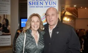 Shen Yun’s Unique Backdrop Brings Stories to Life for Couple