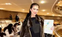 ‘I Like How There’s Angels’: Model, Songwriter, Pianist See Shen Yun, Show Banned in Communist China