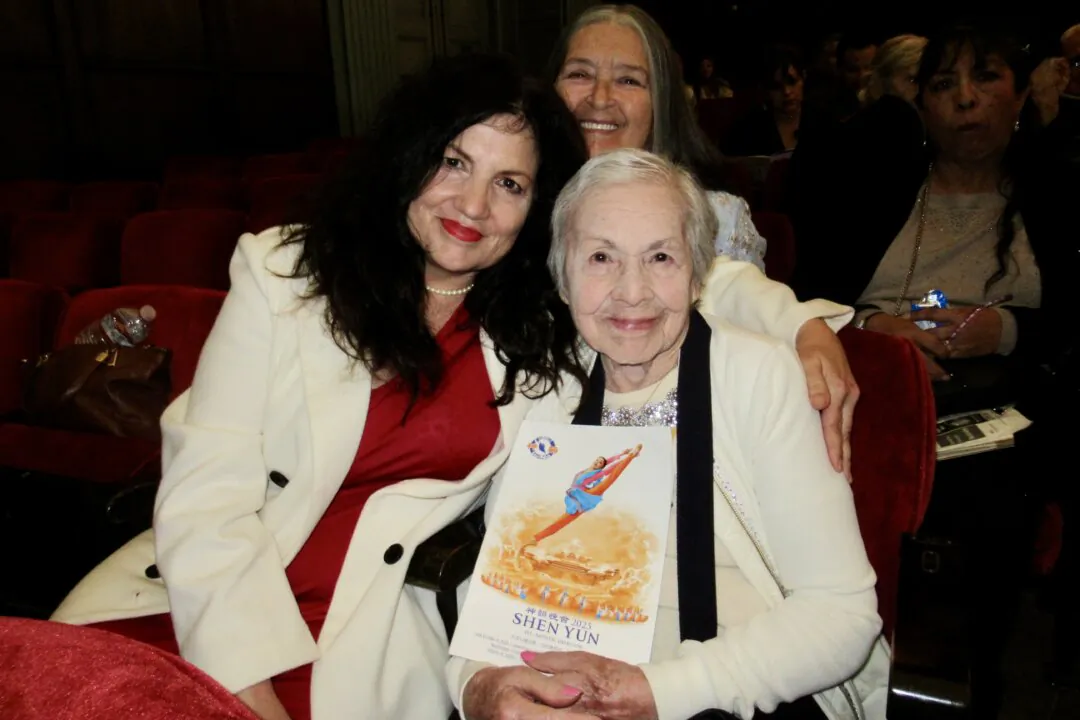 Cynthia Luvis and her mother at the Shen Yun Performing Arts performance at Bridges Auditorium - Pomona College on March 30, 2025. (Linda Jiang/The Epoch Times)