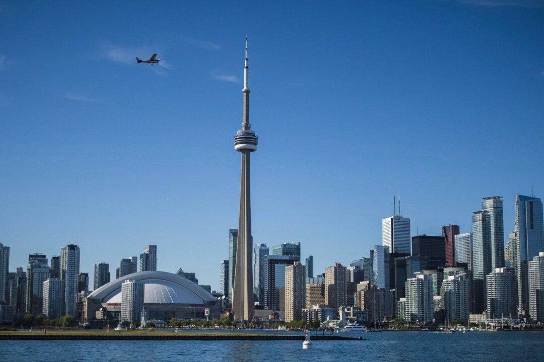 Ottawa Approves New $2 Coin Design to Celebrate CN Tower