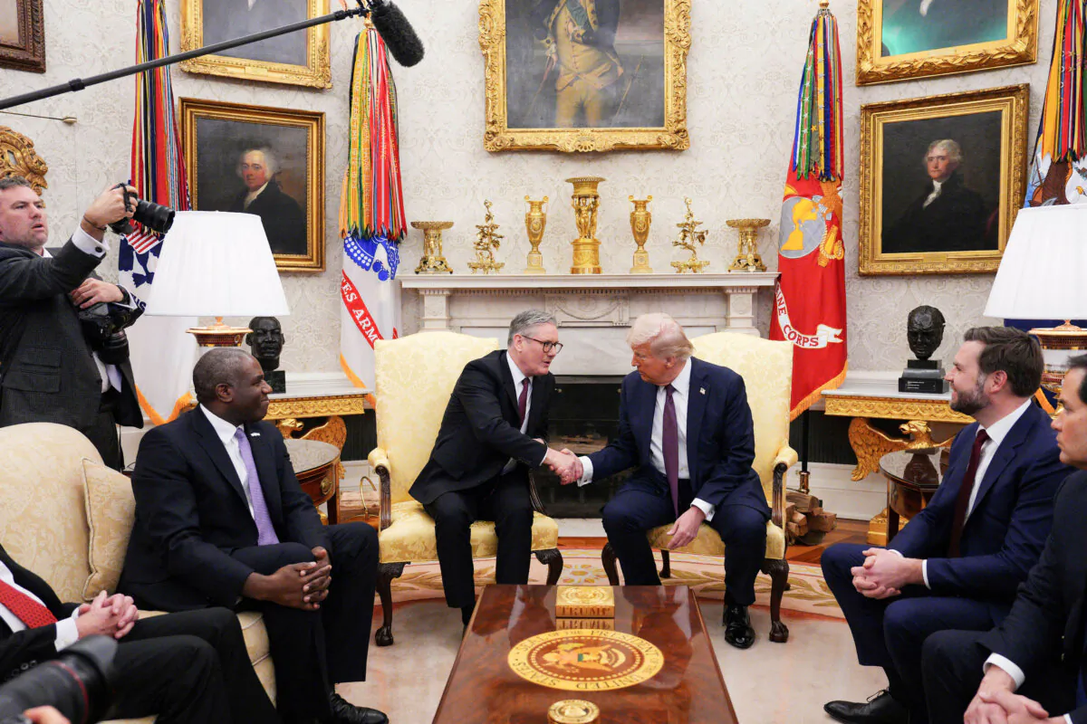 U.S. President Donald Trump holds a bilateral meeting with British Prime Minister Keir Starmer in the Oval Office of the White House in Washington on Feb. 27, 2025. (Carl Court/POOL/AFP via Getty Images)