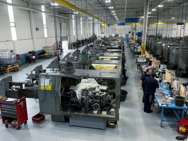US Manufacturing Shows Signs of Improvement as Factory Output, Orders Tick Higher