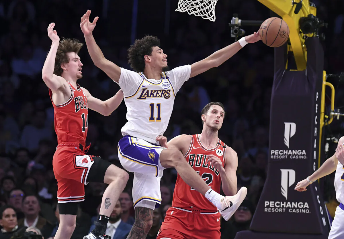 Los Angeles Lakers center Jaxson Hayes (11) battles for a rebound with Chicago Bulls forwards Matas Buzelis (L) and Zach Collins during an NBA basketball game in Los Angeles on March 22, 2025. (Wally Skalij/AP Photo)