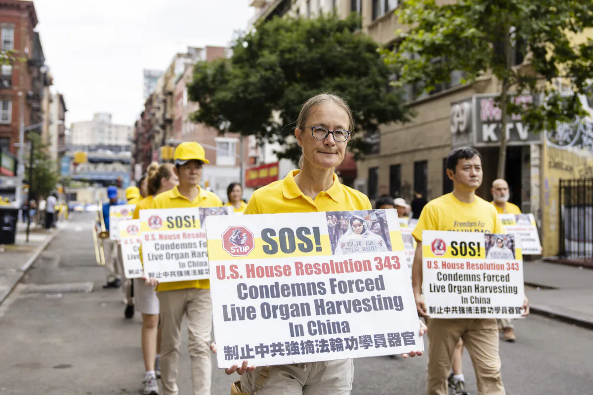Falun Gong practitioners march during a parade calling for the end of the Chinese Communist Party’s 25 years of ongoing persecution of the spiritual practice, in New York City on July 20, 2024. (Samira Bouaou/The Epoch Times)